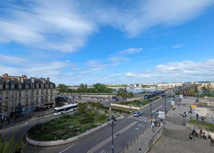Appartement De Charme Sous Les Toits Avec Vue Sur La Garonne